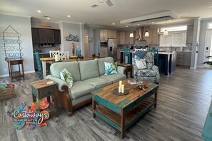 Älytelevisio, pöytäjalkapallopöytä, kirjoja