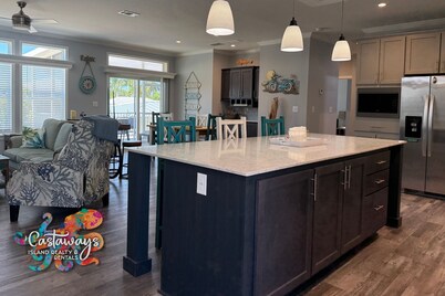 Blue Heron is your waterfront 3BR/2BA Getaway with Boat Lift& huge seawall