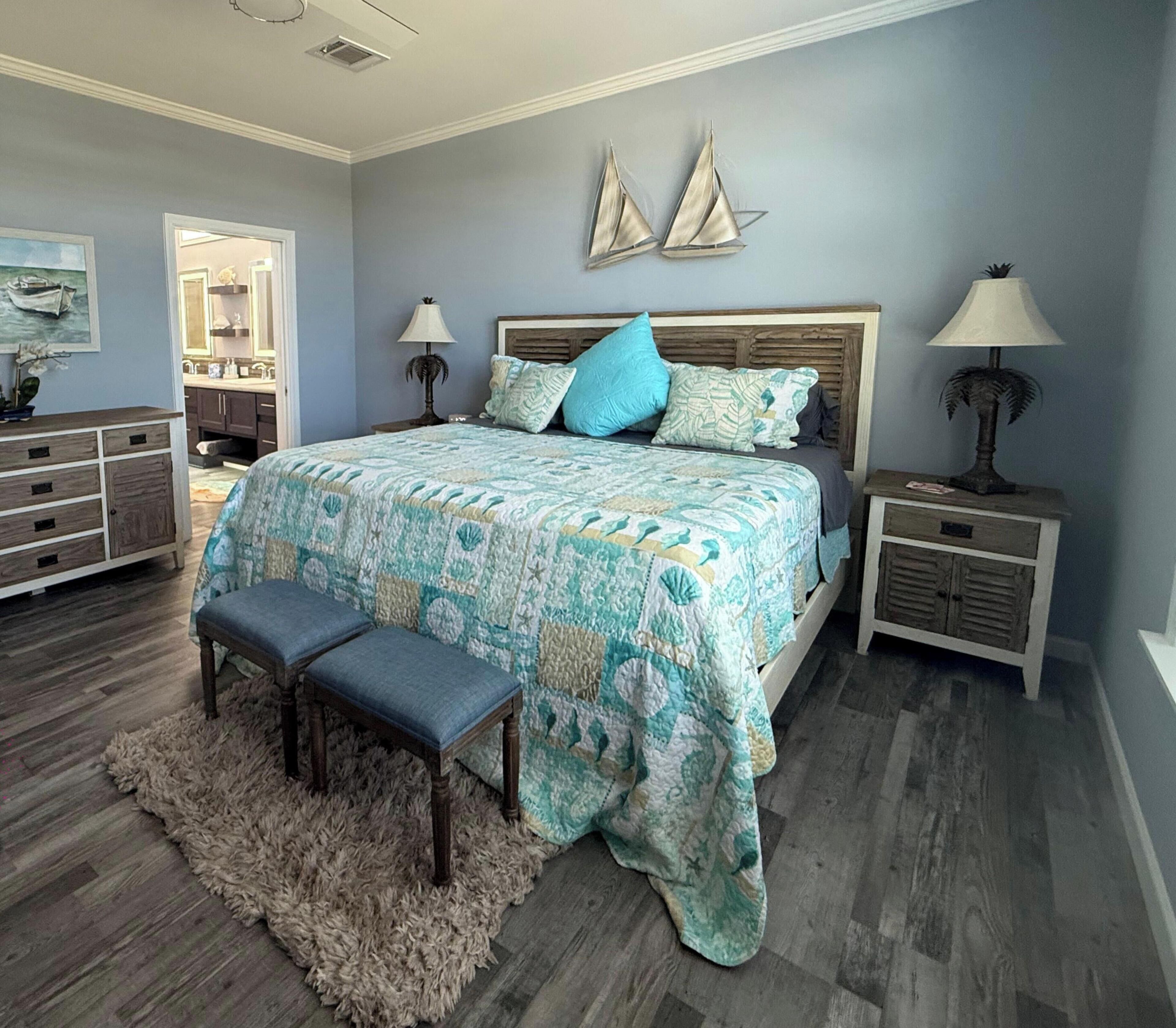 Blue Heron Is Your Waterfront 3br/2ba Getaway With Boat Lift, Huge Seawall - Sanibel Island, FL