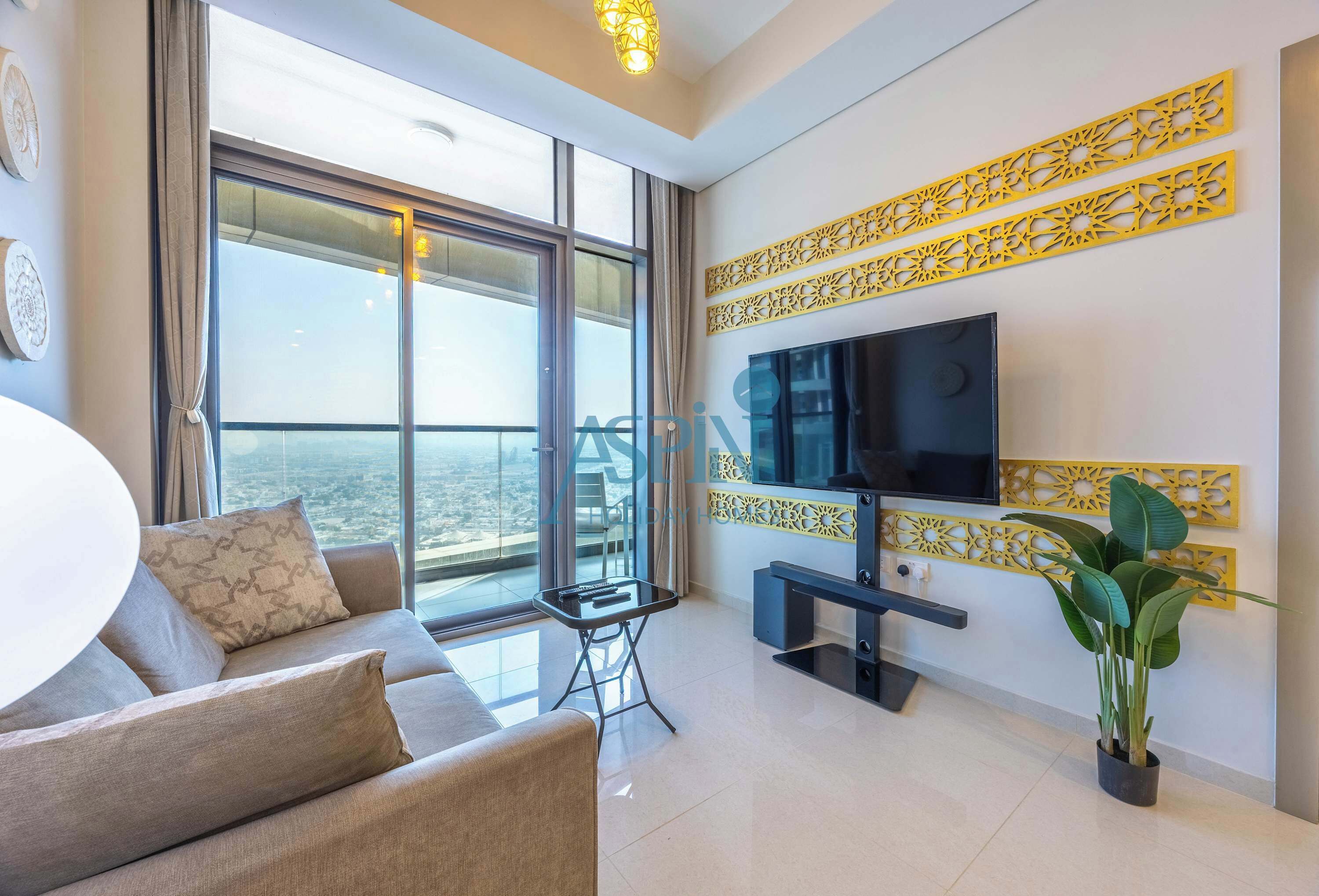 Televisión y oficina 