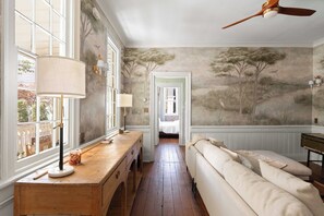 5 bedrooms, iron/ironing board, WiFi, bed sheets