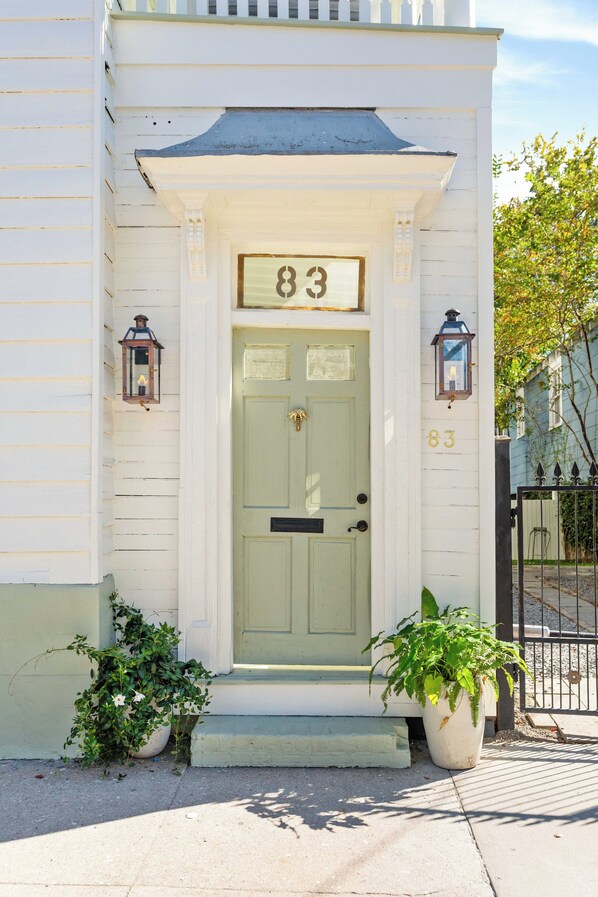 تفاصيل الفندق من الخارج