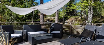 Cozy Forest Hideaway With Hot Tub