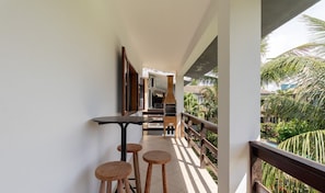 Basic Apartment | Outdoor dining