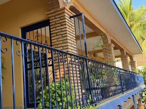 تفاصيل الفندق من الخارج