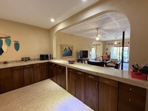 المنشأة من الداخل