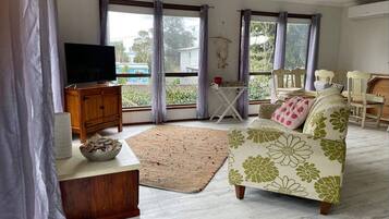 House, 3 Bedrooms | Living area