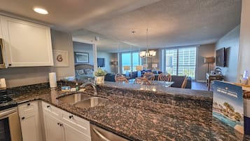 Lägenhet - 2 sovrum | Eget kök | Kylskåp, ugn, kaffe- och tebryggare och brödrost