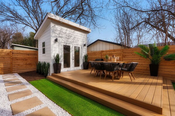 Outdoor dining