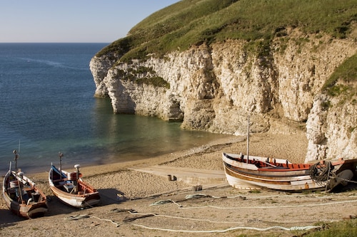 Peasholm Place -  a cottage that sleeps 8 guests  in 5 bedrooms