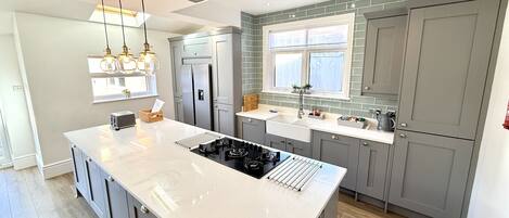 Réfrigérateur, four, plaque de cuisson, lave-vaisselle