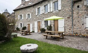 Khu ẩm thực ngoài trời