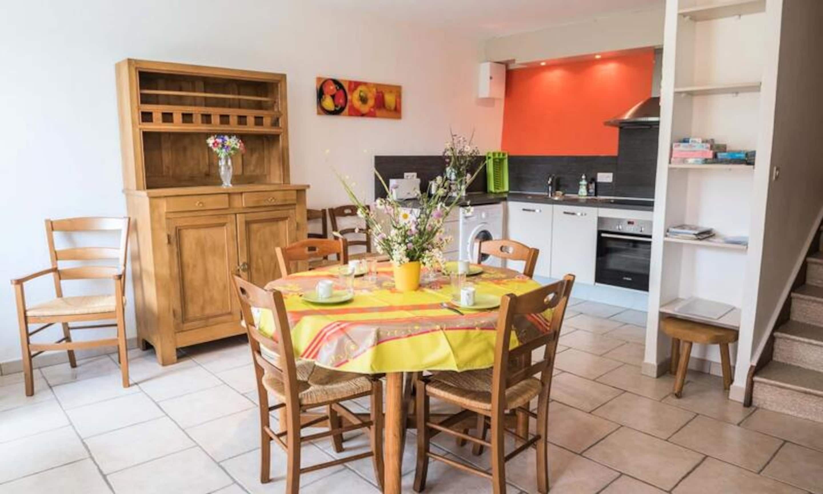 Fridge, oven, highchair, cookware/dishes/utensils