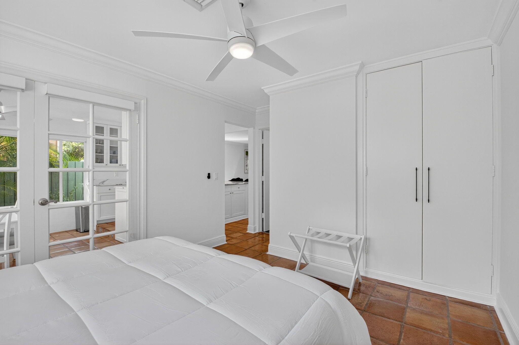 2 bedrooms, iron/ironing board, internet, bed sheets