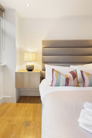 2 bedrooms, iron/ironing board, free WiFi, bed sheets - Covent Garden's Charm ✨ Modern 2Bed 2Bath with the lift ✨ Perfect Summer Spot (London)