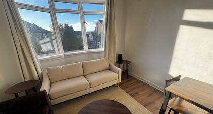 Spacious 4BR Home Near Edinburgh Airport and City Centre – Parking