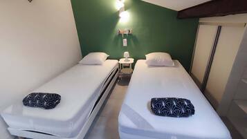 2 slaapkamers, een strijkplank/strijkijzer, gratis wifi