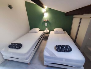 2 عدّة غرف نوم ومكواة/لوح كي وواي فاي مجانًا