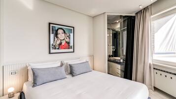 Penthouse, Sea View | In-room safe, laptop workspace, blackout curtains, iron/ironing board