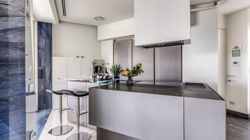 Penthouse, Meerblick | Eigene Küche | Großer Kühlschrank, Mikrowelle, Ofen, Herdplatte