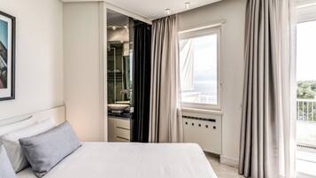 Penthouse, pemandangan laut | Brankas, ruang kerja ramah laptop, dan tirai kedap cahaya