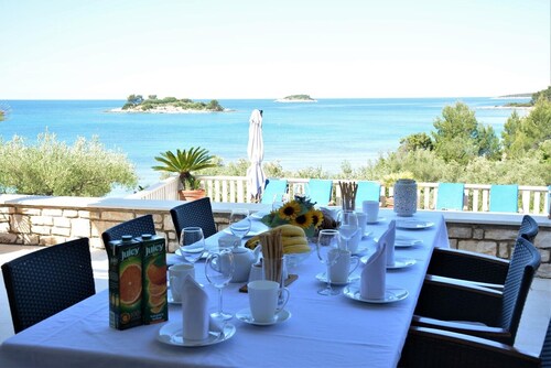 Villa Gradina – Luxury Villa by the Se