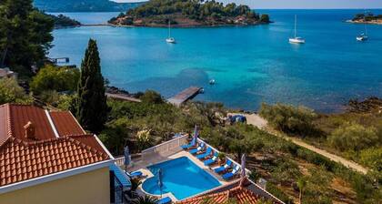 Villa Gradina – Luxury Villa by the Se