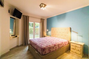 3 habitaciones, tabla de planchar con plancha, wifi y ropa de cama 