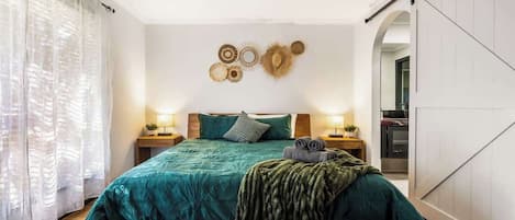 5 habitaciones, tabla de planchar con plancha, cuna de viaje y wifi