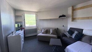 Living area - Apartment in Les Deux Alpes Near Slopes (Les Deux Alpes)