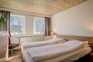 2 bedrooms, individually furnished, bed sheets