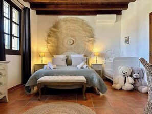 5 chambres, fer et planche à repasser, Wi-Fi, draps fournis