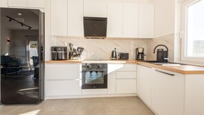 Kühlschrank, Mikrowelle, Ofen, Geschirrspüler