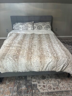 1 soveværelse, strygejern/strygebræt, sengetøj