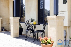 تناول الطعام بالخارج