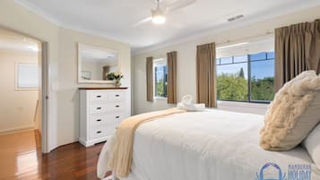 3 dormitoris, planxa i posts de planxar, wifi i roba de llit