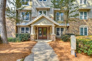 Exterior - Lake Oconee Creekside Condo w/ Dock Access (Greensboro)