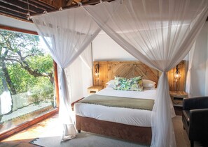 Standaard chalet, 2 slaapkamers | Een kluis op de kamer, een bureau, een laptopwerkplek, gratis babybedden