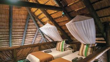 Chalet Standar, 2 kamar tidur | Brankas, meja kerja, dan ruang kerja ramah laptop