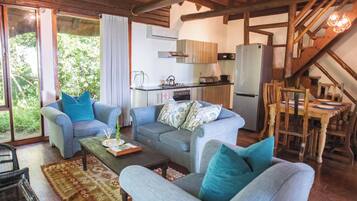 スタンダード シャレー 2 ベッドルーム | 専用キッチン | 大型冷蔵庫、電子レンジ、オーブン、コンロ