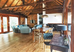Chalet Standard, 4 camere da letto | Pasti in camera