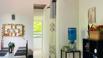 House, 2 Bedrooms, Smoking, Balcony | Dining