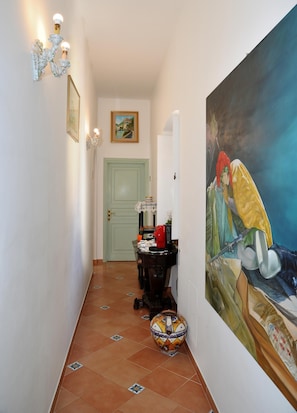 المنشأة من الداخل