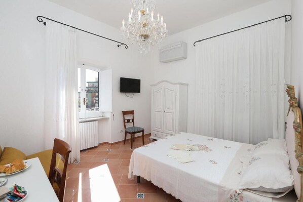 3 عدّة غرف نوم وواي فاي وملاءات أسرّة