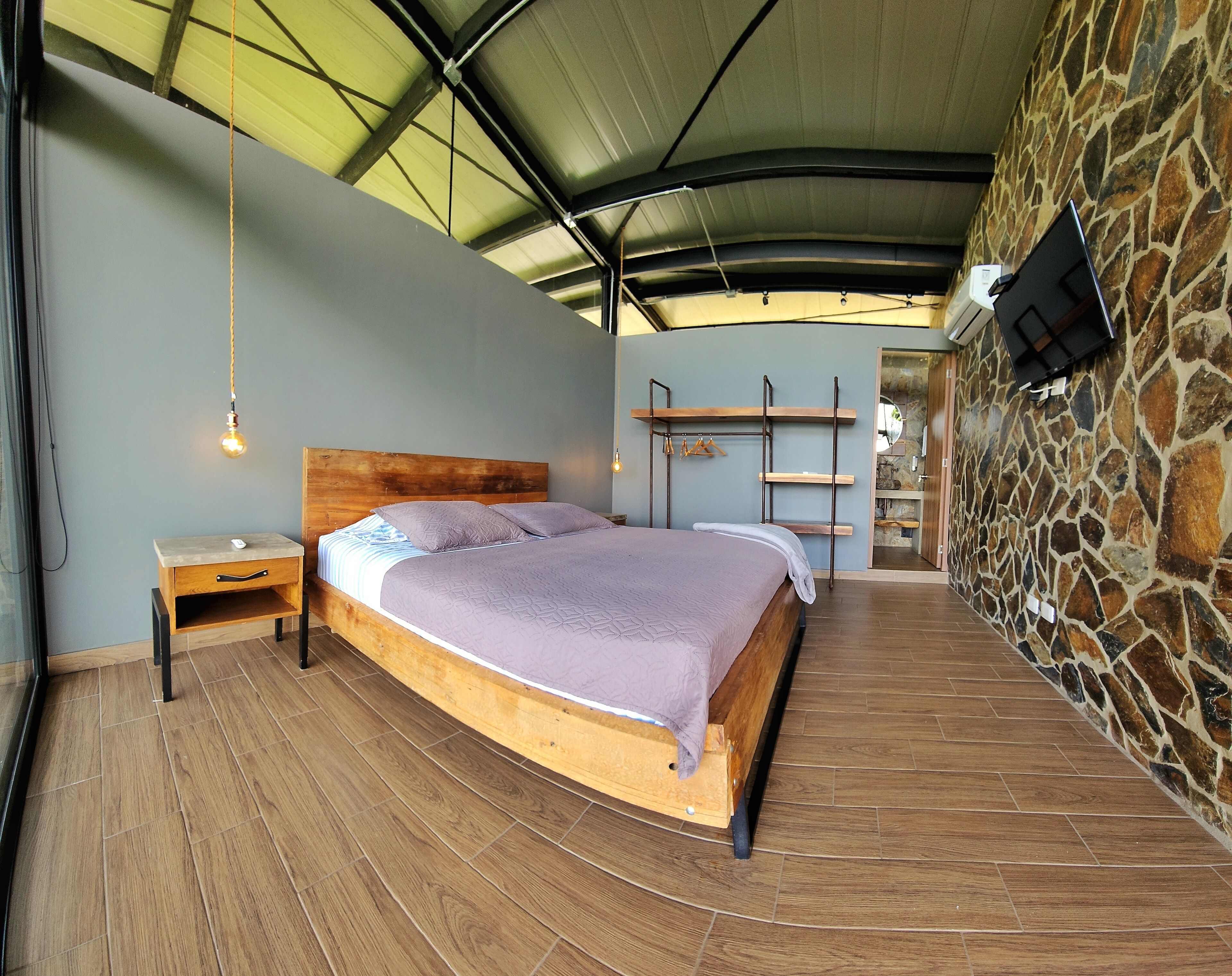 3 多间卧室、WiFi、床单