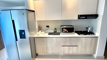 Apartment | Dapur peribadi | Peti sejuk/penyejuk beku saiz penuh