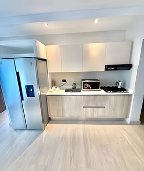 Apartment | Eigene Küche | Großer Kühlschrank, Kochgeschirr/Geschirr/Besteck