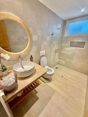 淋浴設備、風筒、提供毛巾、番梘