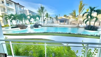 Apartment | Pool | 2 Außenpools, Liegestühle