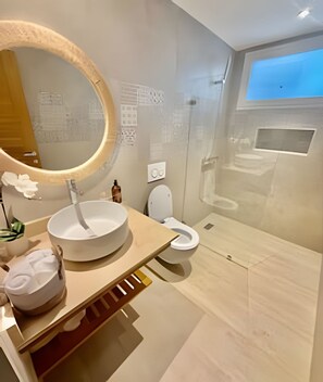 Apartment | Badezimmer | Dusche, Haartrockner, Handtücher, Seife